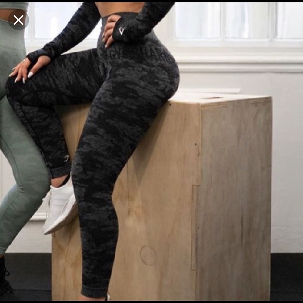 GYMSHARK BRAND NEW BLACK CAMO SIZE SMALL